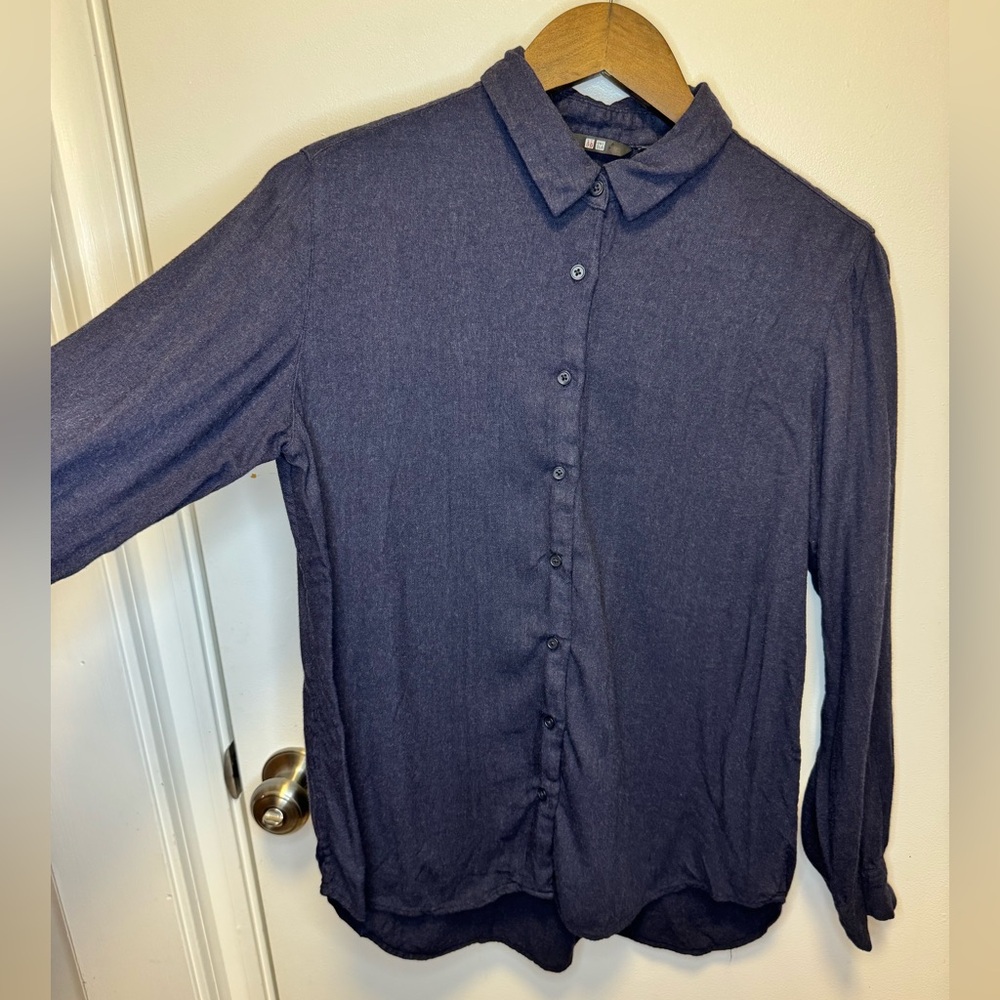 Uniqlo Super Soft Navy Blue Long-Sleeve Button-Up Shirt Size Small - Picture 2 of 9
